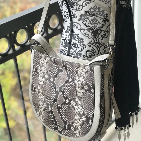 MICHAEL Michael Kors Handbags - Michael Kors Julia Medium Shoulder Bag Crossbody